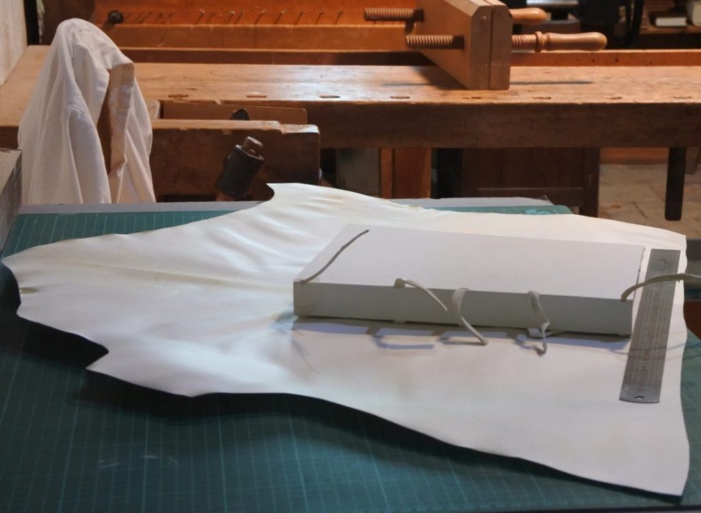 Découpe du parchemin